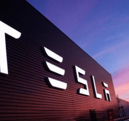 Tesla звернулась до влади США через ситуацію з митами