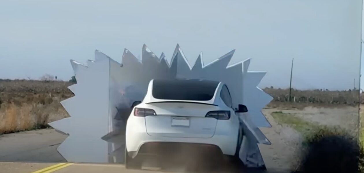 Автопілот Tesla не зміг відрізнити фальшиву дорогу від справжньої