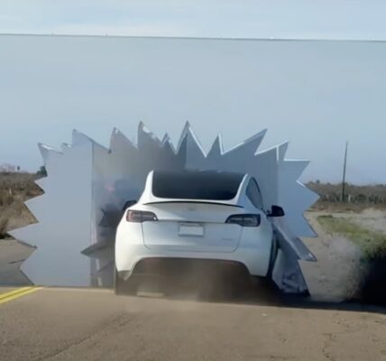 Автопілот Tesla не зміг відрізнити фальшиву дорогу від справжньої