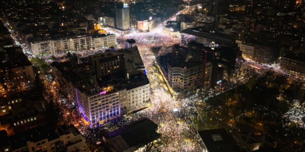 СюжетСербський Майдан. Історичні протести у Белграді