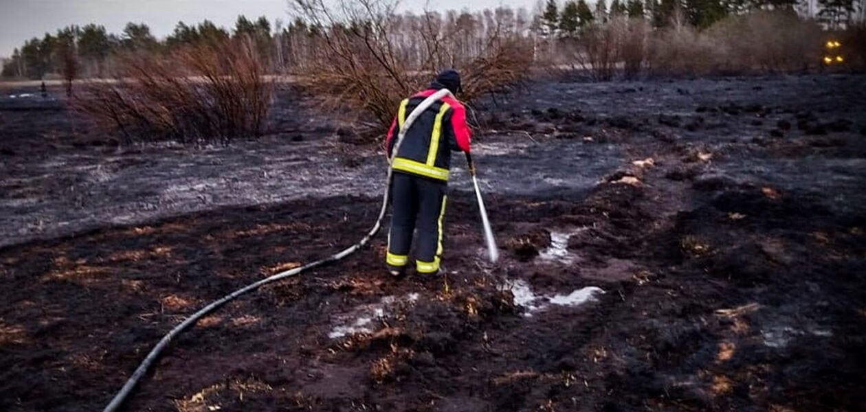 На Київщині другу добу гасять торф'яники