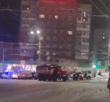 У Мурманську невідомий з даху обстрілює автівки і будинки