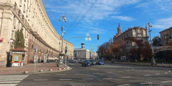 В Києві на Хрещатику почали ремонт покриття: обмежено рух транспорту