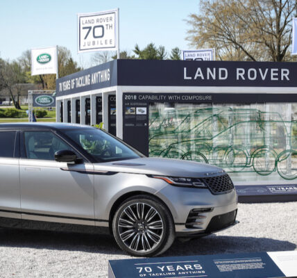 Jaguar та Land Rover призупинить поставки авто в США через мита