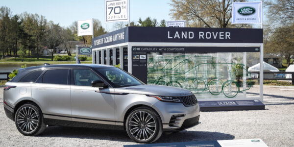 Jaguar та Land Rover призупинить поставки авто в США через мита