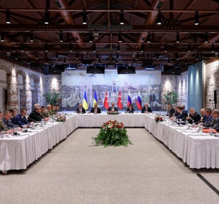 Україна і Росія розпочали переговори у Стамбулі