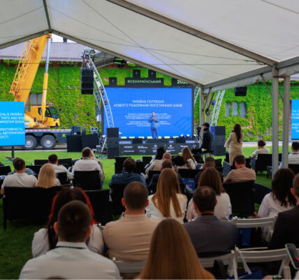 Всеукраїнський Invest Forum 2025 від SENSAR Development:
коли бізнес діє