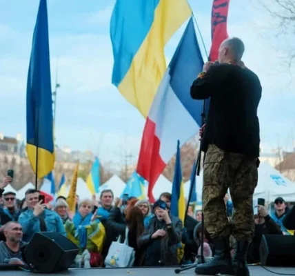 Росіяни у Франції влаштовують акції протесту проти ТЦК і Зеленського