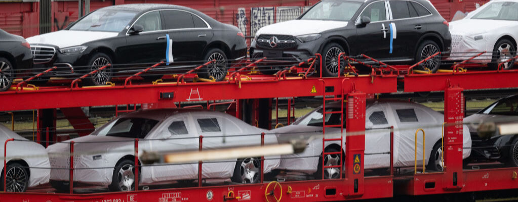 Китай стискає кулак: рідкісноземельні обмеження б’ють по Mercedes, Porsche і Ford