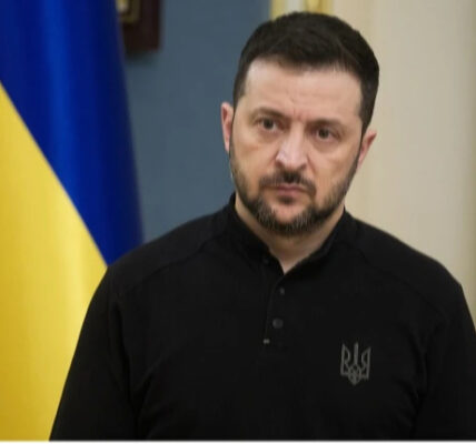 Зеленський ввів нові санкції, в тому числі проти Дмитрука та Онищенка