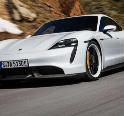 Porsche тимчасово зупиняє продажі електромобіля Taycan у Великобританії через проблеми з акумулятором