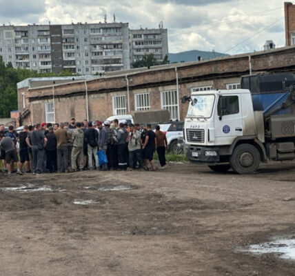 В російському місті виник сміттєвий колапс після страйку водіїв через зниження зарплат