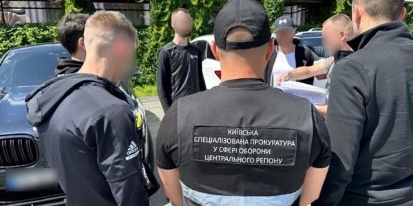 Київ: посадовці ТЦК отримували хабарі від ухилянтів, ділок розробив хитру схему