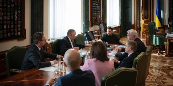 Зеленський провів нараду з українськими дипломатами