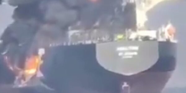Біля ОАЕ "тіньовий" танкер Росії зіткнувся з іншим судном - ЗМІ