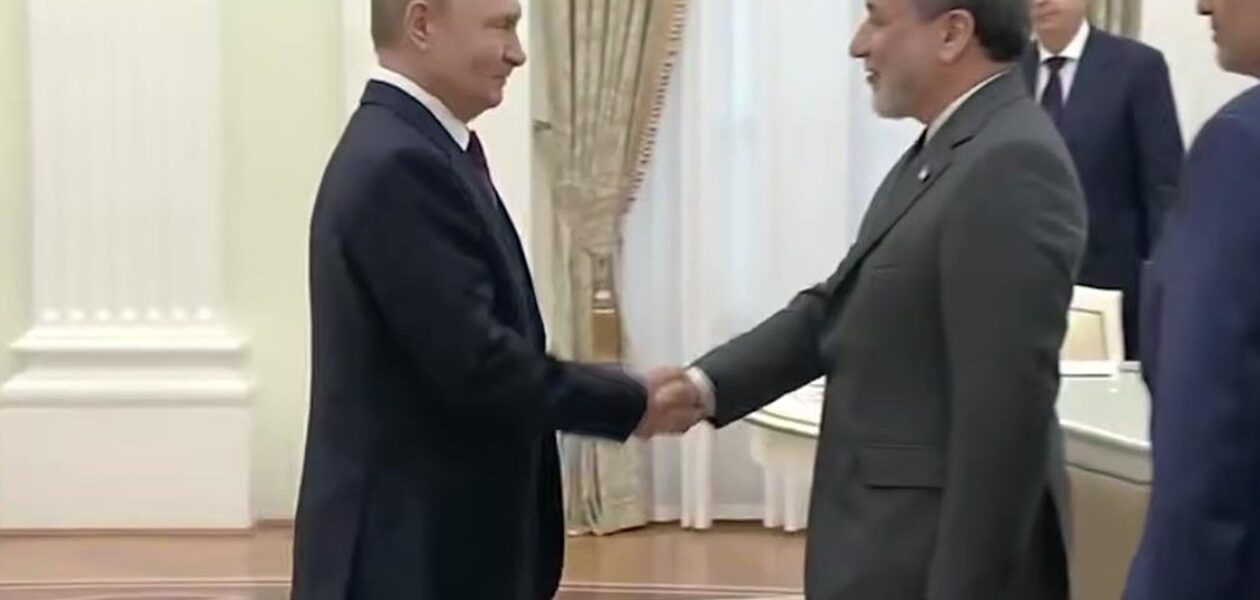 Путін зустрівся з главою МЗС Ірану