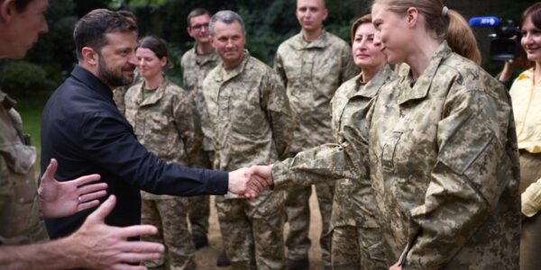 Зеленський і Стармер зустрілися з бійцями ЗСУ, що готуються у Британії