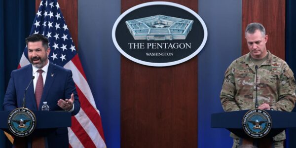 США пояснили, чому призупинили поставки зброї Україні