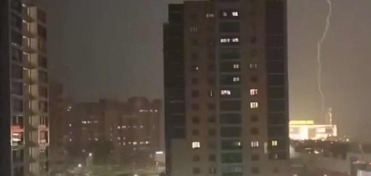 У Москві та Підмосков'ї шторм спричинив пожежі та блекаут