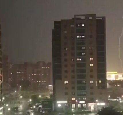 У Москві та Підмосков'ї шторм спричинив пожежі та блекаут