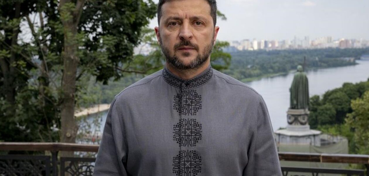 Зеленський привітав українців з Днем Державності