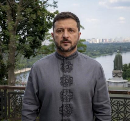 Зеленський привітав українців з Днем Державності