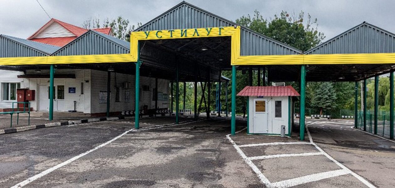 Українцям радять тимчасово уникати перетину кордону з Польщею в Устилузі