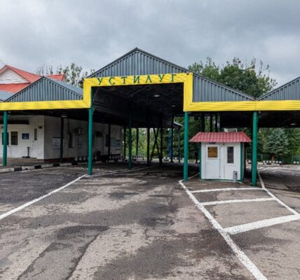 Українцям радять тимчасово уникати перетину кордону з Польщею в Устилузі
