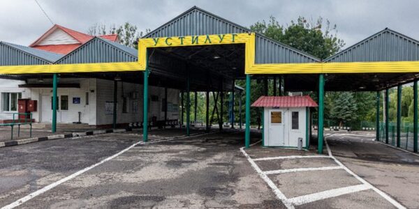 Українцям радять тимчасово уникати перетину кордону з Польщею в Устилузі