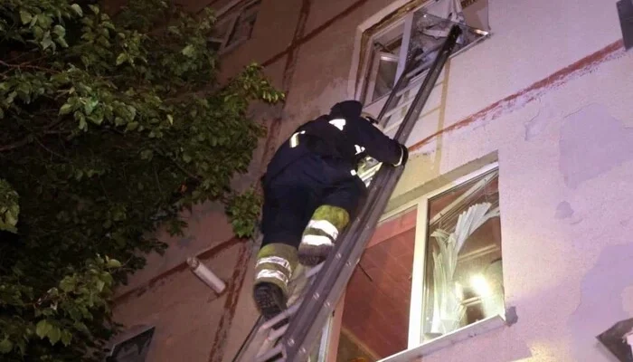 РФ вдарила балістичною ракетою по Харкову: у ДСНС показали фото