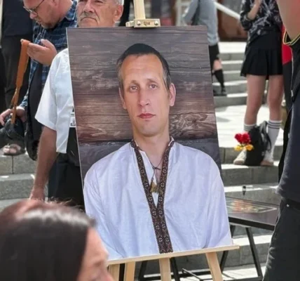 Київ попрощався  із загиблим на війні художником Давидом Чичканом (фото)