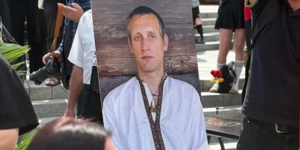 Київ попрощався  із загиблим на війні художником Давидом Чичканом (фото)