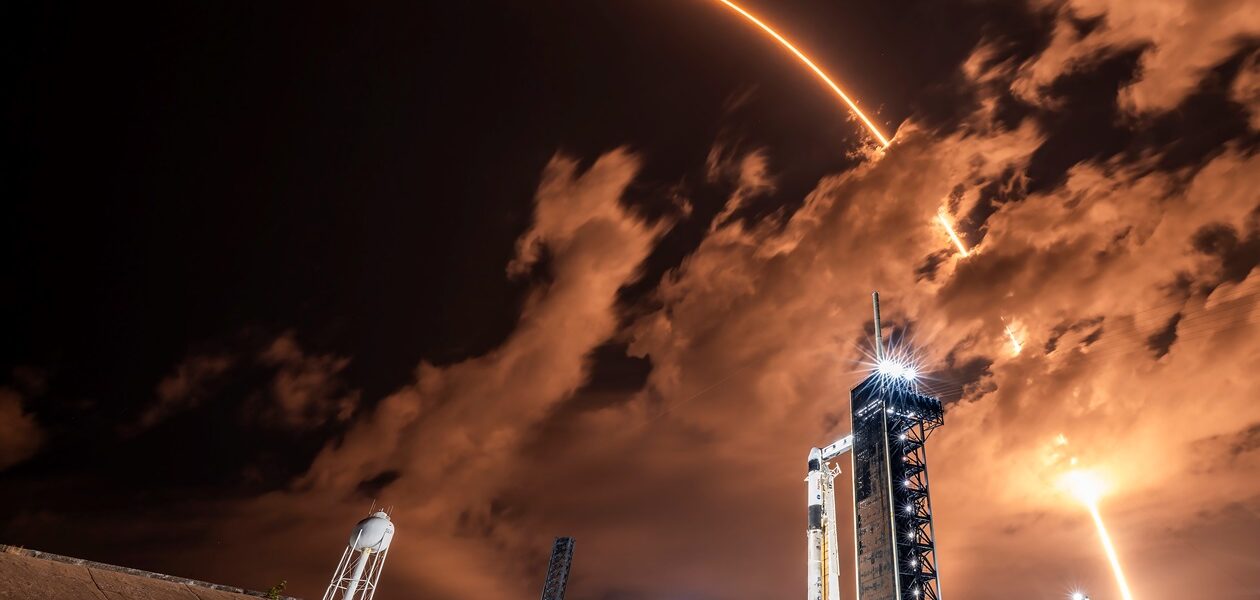 SpaceX запустила у космос 28 супутників Starlink