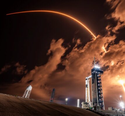 SpaceX запустила у космос 28 супутників Starlink