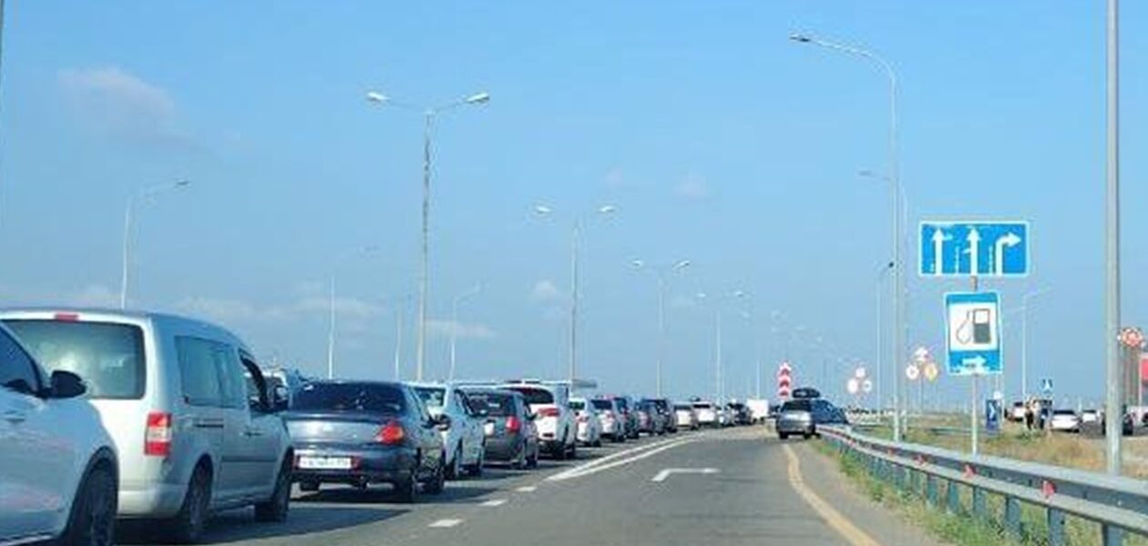 СюжетСитуація в Криму: без зв’язку і черга на міст
