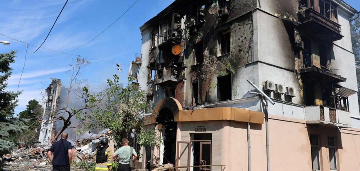 Зруйновано два під'їзди: у Краматорську зросла кількість жертв удару РФ