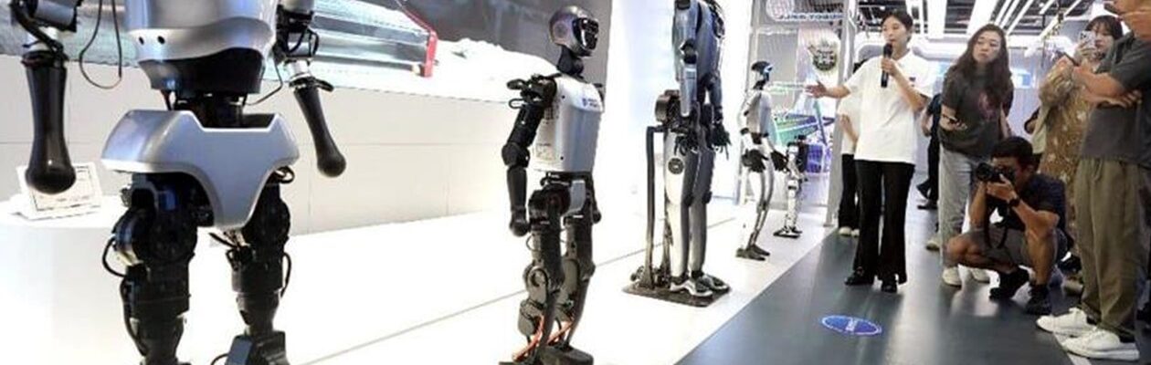 У Китаї відкрився торговий центр з продажу людиноподібних роботів