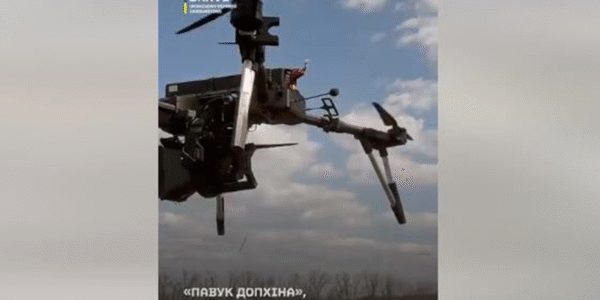 Роботу українського дрона з ШІ показали на відео