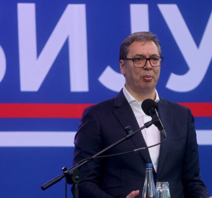 Вучич обіцяє покращення стандартів життя на тлі протестів