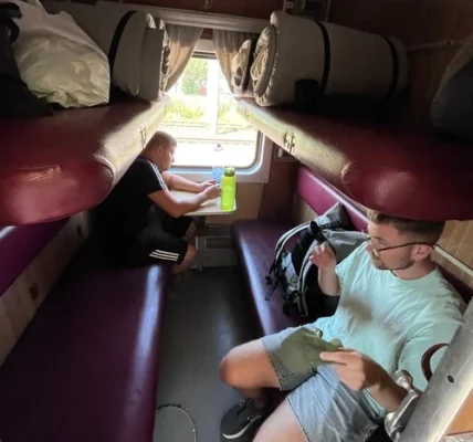 Пасажир поскаржився на умови у вагоні першого класу та отримав емоційну відповідь від «Укрзалізниці»