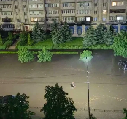 Місто на Хмельниччині пережило 8-годинну зливу (фото, відео)
