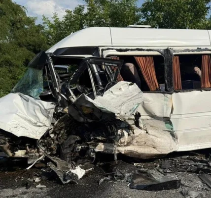 У ДТП на Хмельниччині травмувалося близько 20 людей