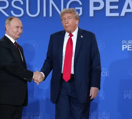 Трамп каже, що відклав санкції проти Росії після переговорів з Путіним