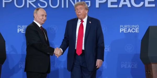 Трамп каже, що відклав санкції проти Росії після переговорів з Путіним