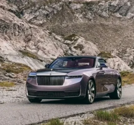 «Маєток на колесах»: Rolls-Royce створив найдорожчий автомобіль у світі