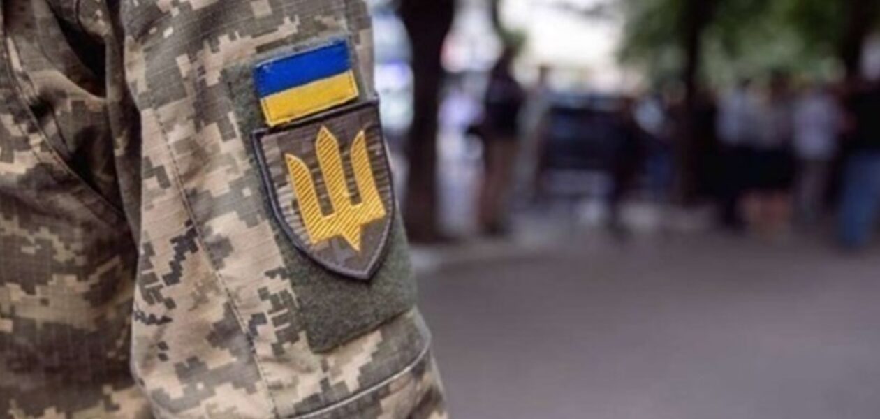 У Черкасах працівника ТЦК вдарили сокирою під час перевірки документів