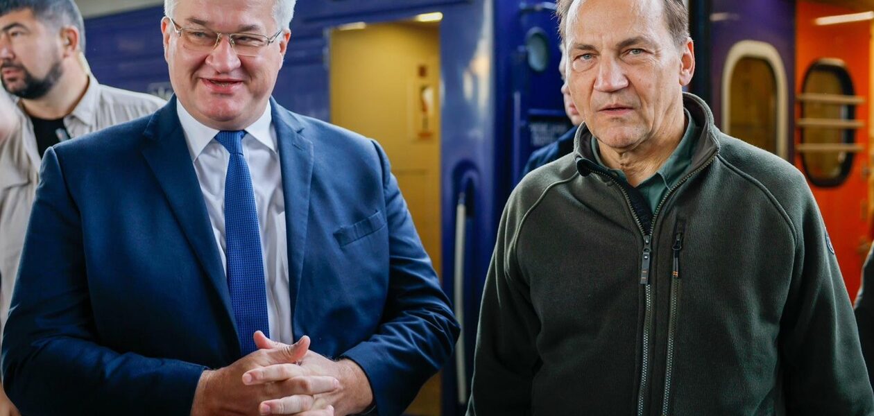 Сікорський прибув у Київ і дав відповідь Трампу