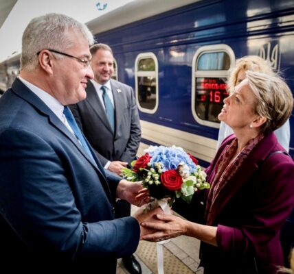 До Києва прибули представники чотирьох країн - ОП