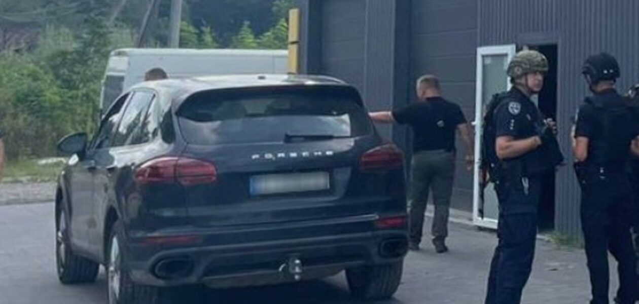 На Львівщині сталась стрілянина у приміщенні автосервісу, є загиблі