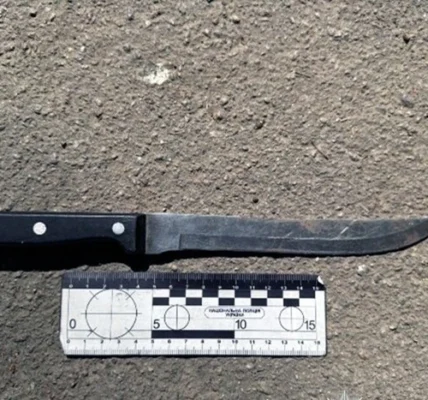 У Херсоні чоловік кидався з ножем на підлітків